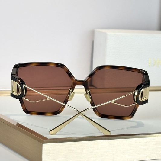 D**R 30Montaigne Butterfly Sunglasses | Tortoise Acetate Frame, Brown Gradient Lenses & CD Logo