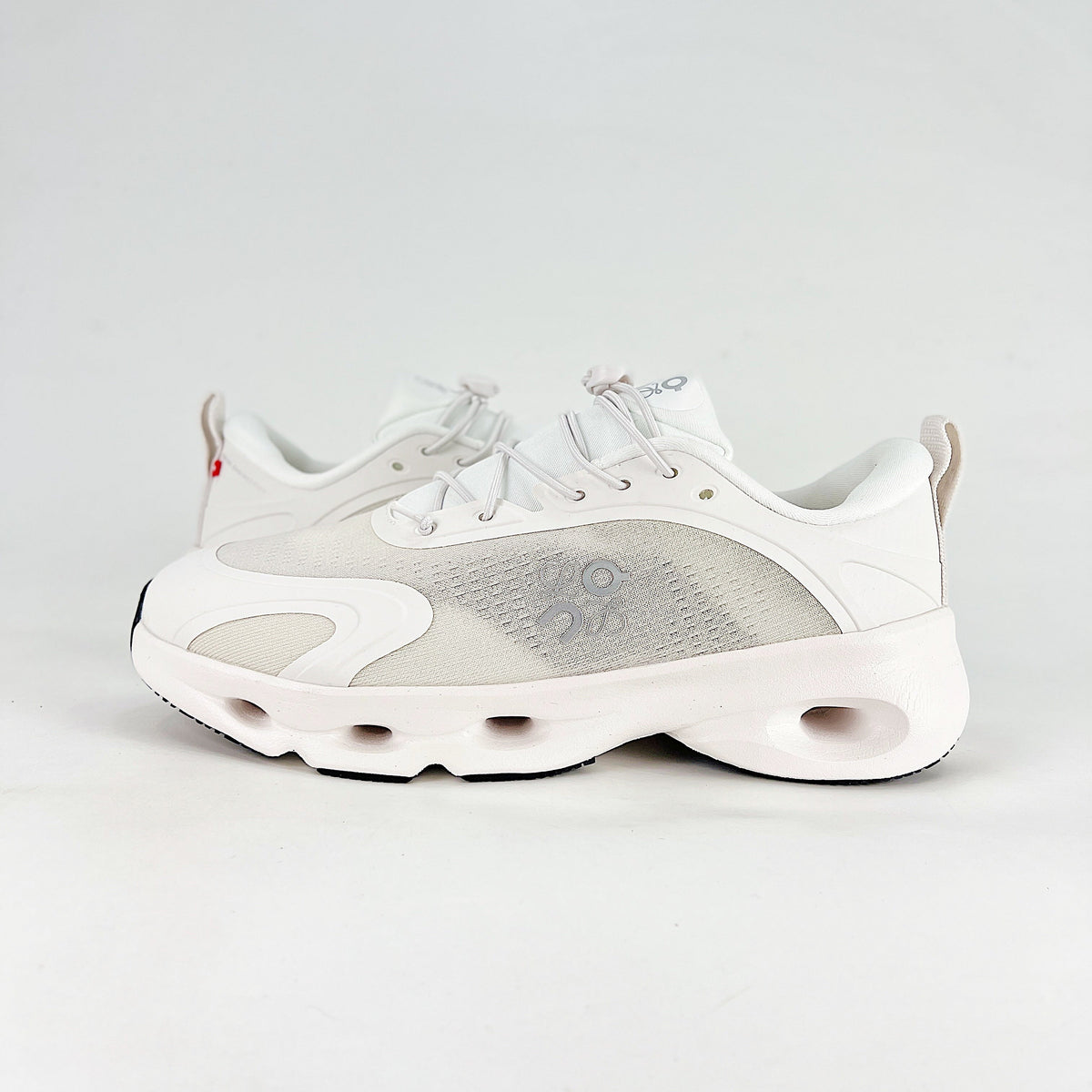 Loewe × On Cloudsolo – Unisex Lightweight Breathable Luxury Collaborative Running Shoes | White & Pearl Gray