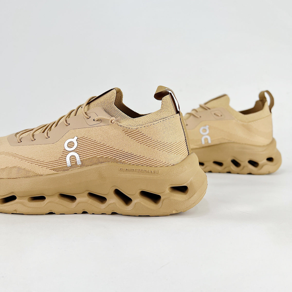 Loewe × On Cloudsolo – Unisex Lightweight Breathable Luxury Collaborative Running Shoes | Sand & Wheat