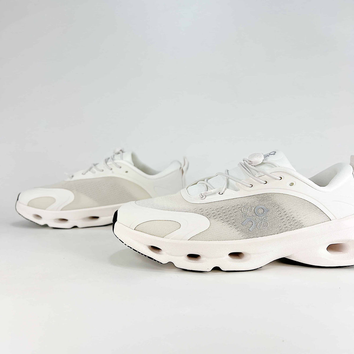 Loewe × On Cloudsolo – Unisex Lightweight Breathable Luxury Collaborative Running Shoes | White & Light Gray