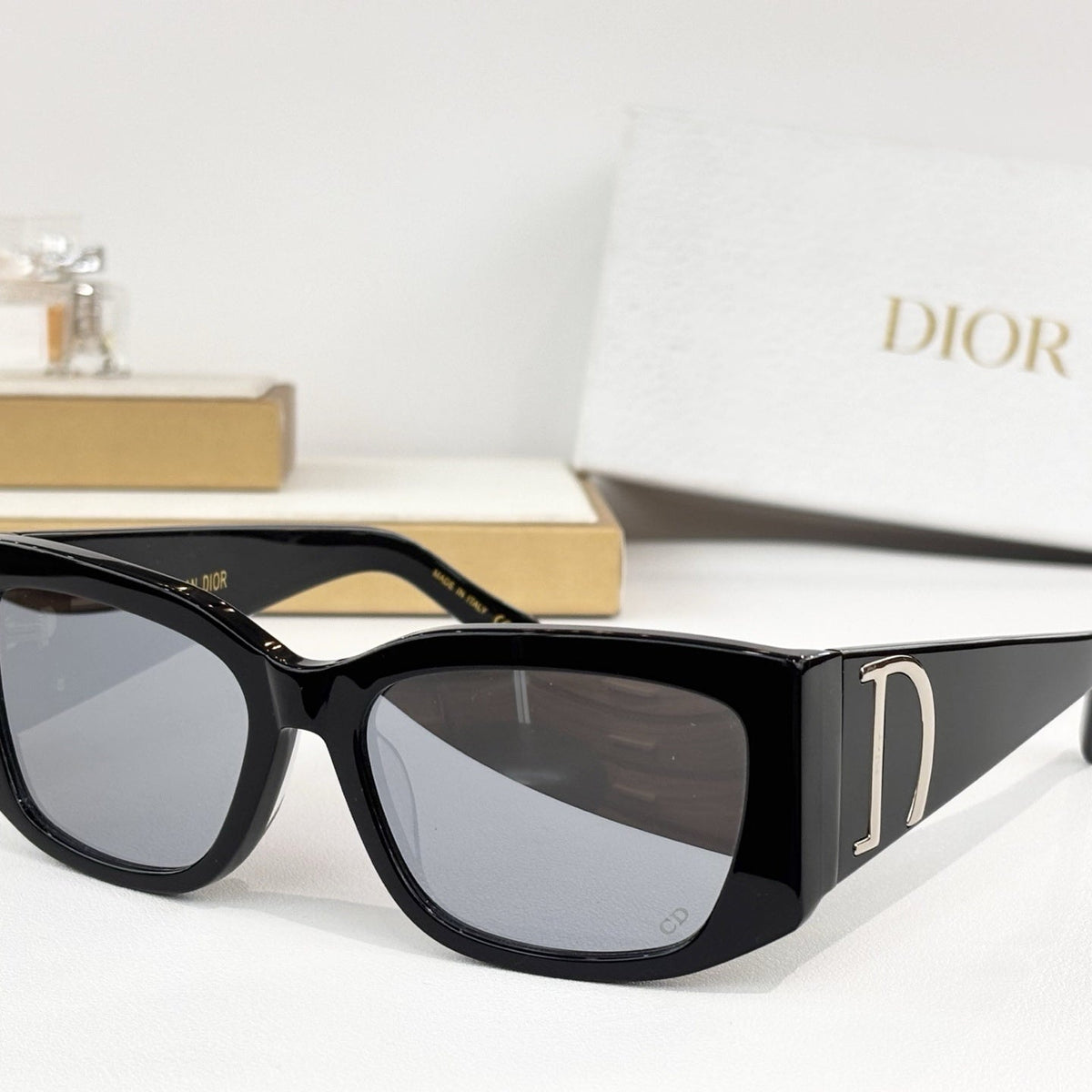 D**R Signature Rectangle Sunglasses | Glossy Black Acetate Frame & Gold D Logo