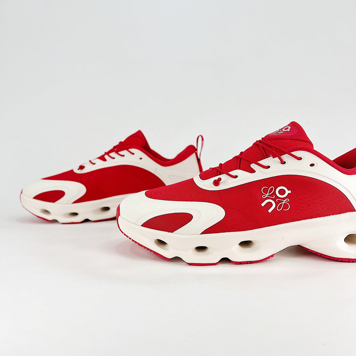 Loewe × On Cloudsolo – Unisex Lightweight Breathable Luxury Collaborative Running Shoes | Scarlet Red & Cream