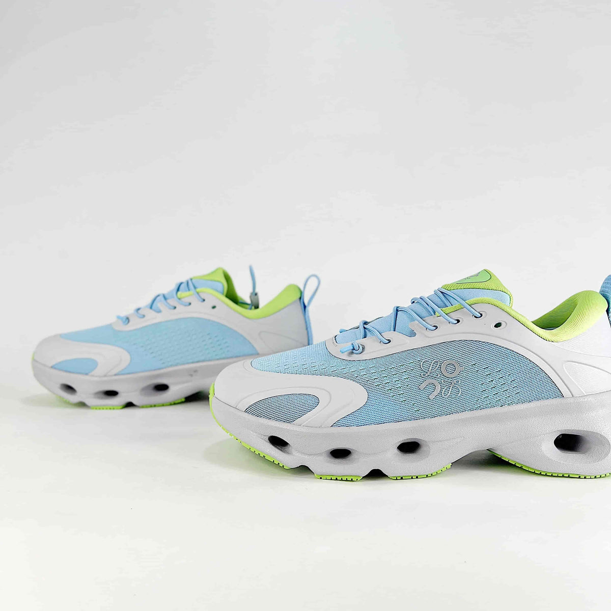 Loewe × On Cloudsolo – Unisex Lightweight Breathable Luxury Collaborative Running Shoes | Ice Blue & Lime Green